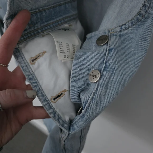 NWT Wrangler Bib Shorts Overalls XS Blue Jean W29QFH17J Tubble Blue Casual - Picture 12 of 15